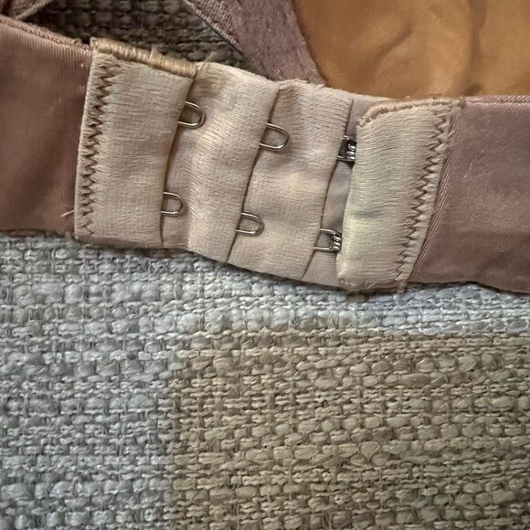 Victoria’s Secret bio fit size 34B strapless bra - Picture 4 of 5